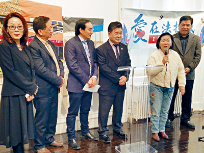 在法拉盛做生意和房地產逾二十年的市議員顧雅明、法拉盛華商會前理事長徐朱留弟等出席,支持建造法拉盛牌樓。