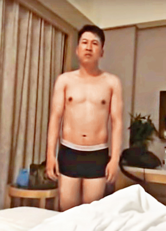 疑似大連海關關員管兆津的男子在片中承認出軌。網上圖片