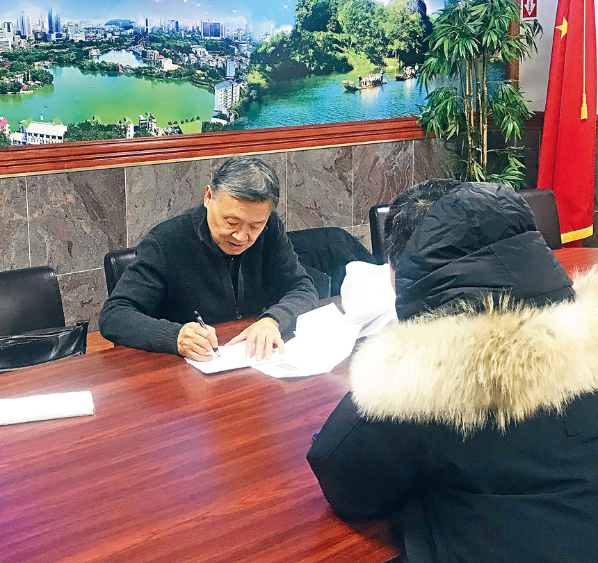 劉先生向律師求助。