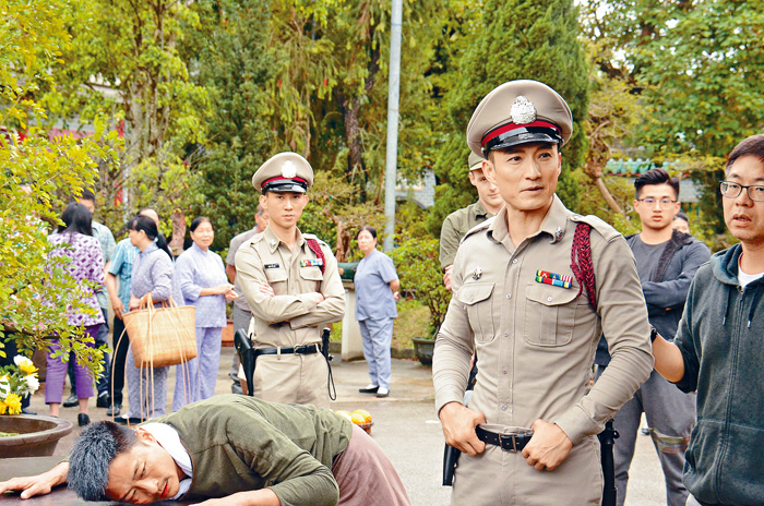 ■陳山聰雖穿軍服,但他的倒三角身形仍表露無遺。