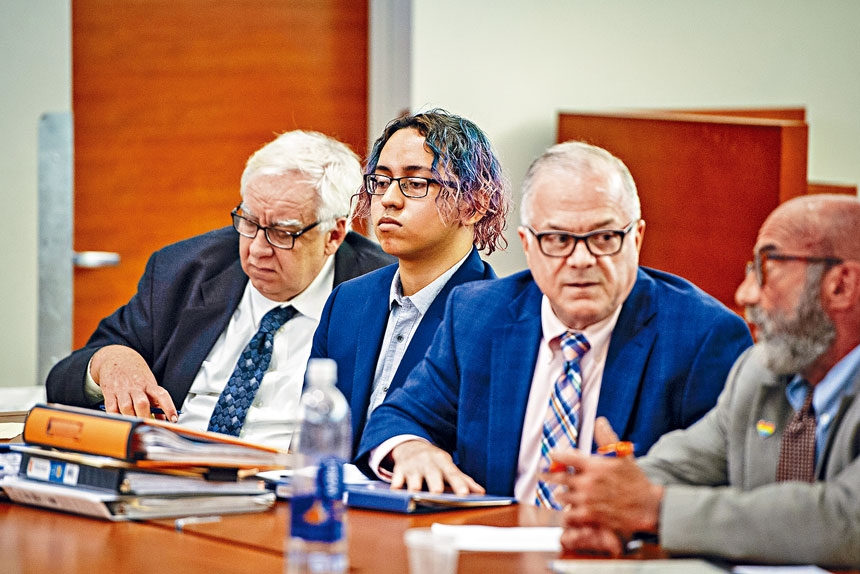 塞迪耶(左二)於今年7月時被裁定一級誤殺、襲擊及四級藏械罪名成立。Gregg Vigliotti/紐約時報
