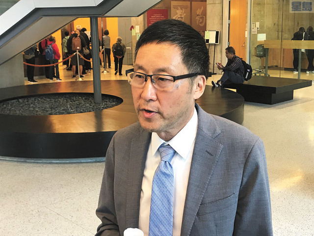馬兆明與華文媒體見面,宣傳「公共資金2.0」法案以及F提案。記者賴漢鈞攝