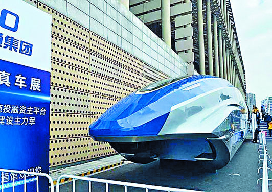 時速六百公里的高速磁浮車。