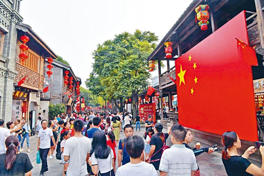 中國2019年GDP達99.09萬億元人民幣,按年增6.1%,較2018年放緩0.5個百分點,但仍符合6%至6.5%的預期目標。