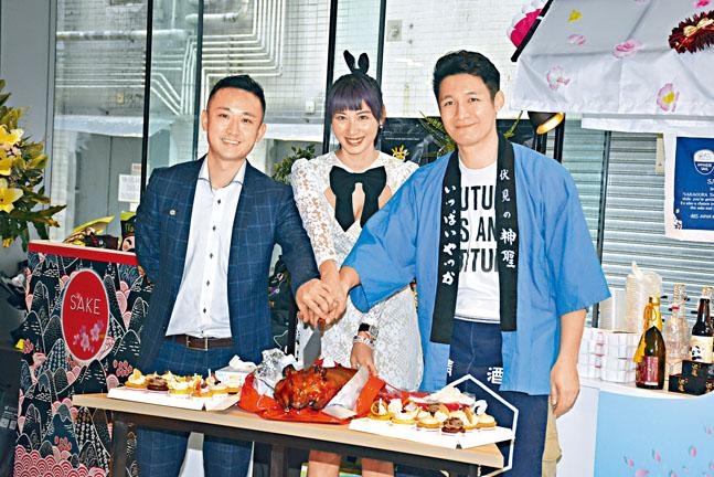 翟威廉與哥哥及莊端兒合作。