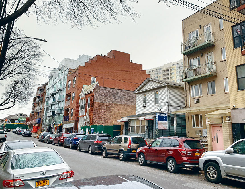 法拉盛中心區街道,入屋爆竊和搶劫屢有傳出。