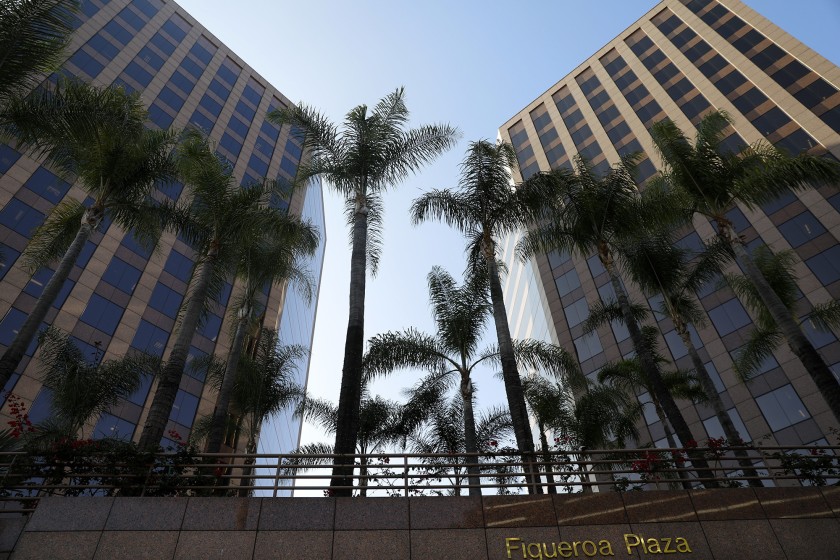 洛杉磯建築與安全部一位前官員稱,他在提出該機構一些不法行為之後遭到「殺雞儆猴」。洛杉磯時報