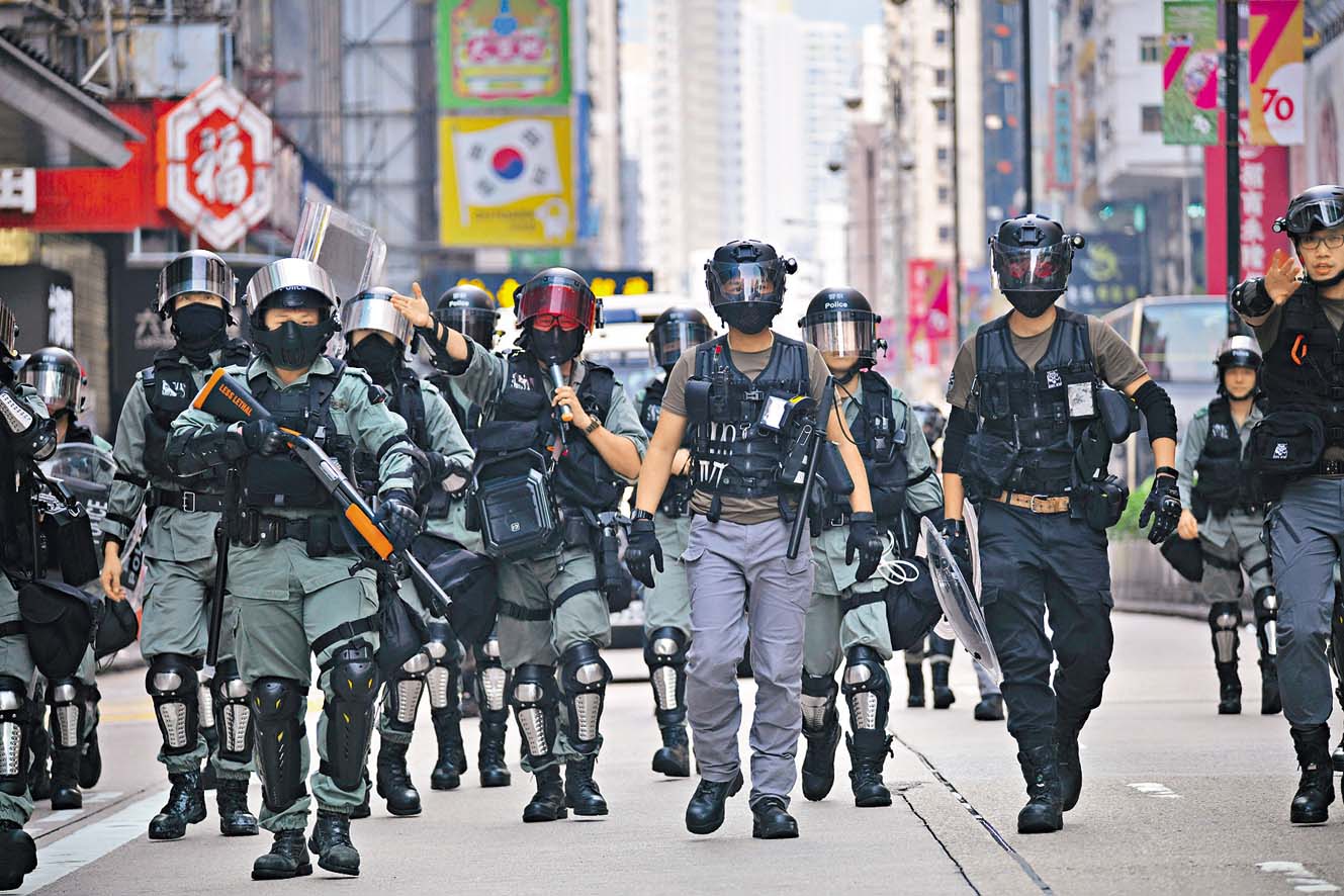 警方經風險評估,今年十‧一將提升六千警力應對非法遊行。