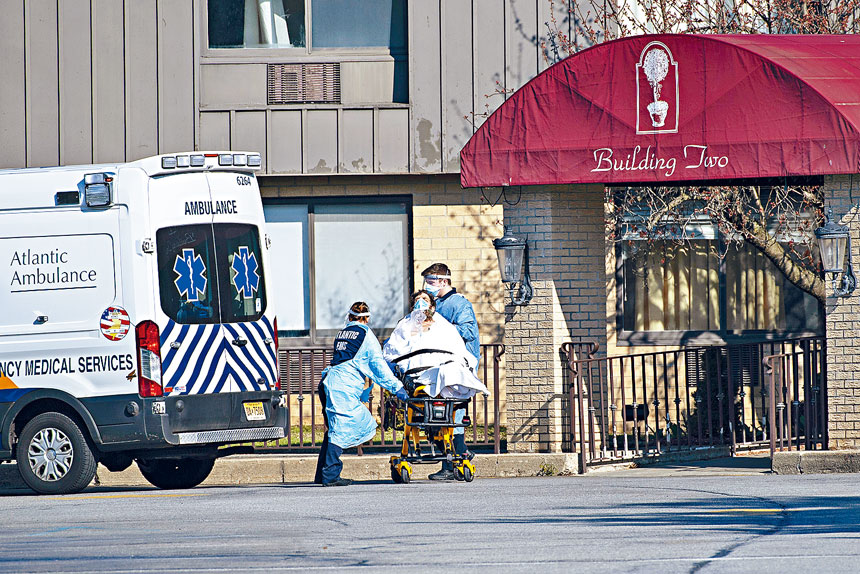 官方公布養老院新冠死亡數字為6477人,但專家估計實際可能超過1萬。
Gregg Vigliotti/紐約時報