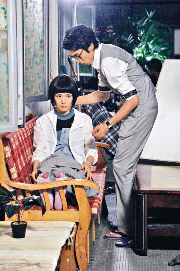 李
佳
芯
稱
劇
中
面
對
陸
永
只
能
任
勞
任
怨
。
