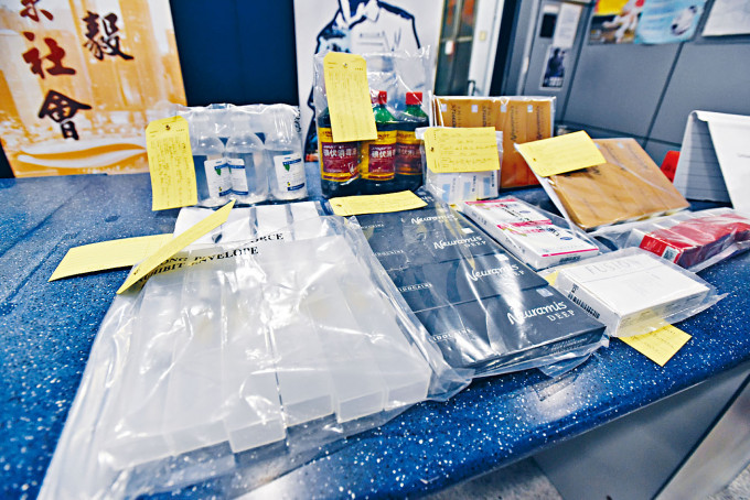 警方檢獲屬第一部毒藥的「毒針」及其他證物。