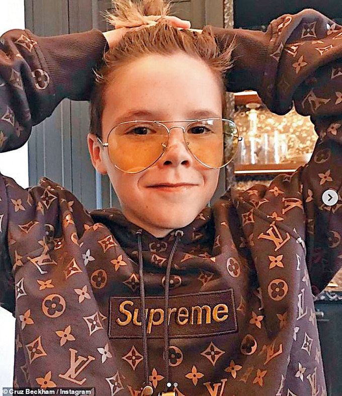 Cruz將其獲贈的名牌限量衣服放上網出售,更開價158萬港元!