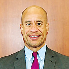 主講嘉賓前耶魯大學首席入學審核官Rob Jackson(左)及前約翰霍普金斯入學審核官Maddie Kern。二位資深又有實戰經驗的入學審核官,將分享未來大學申請趨勢和走向。