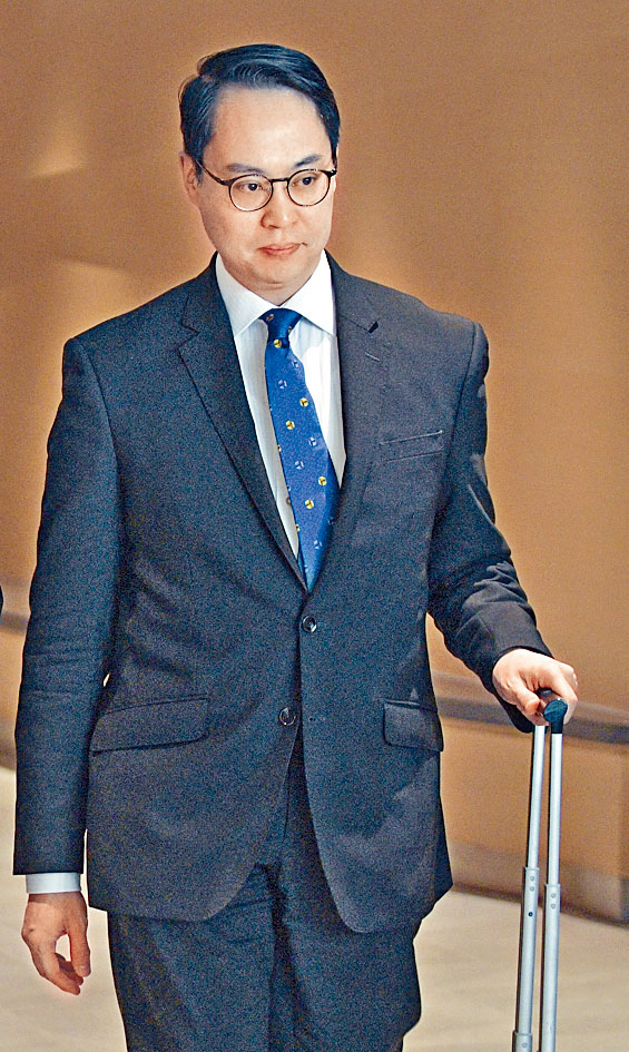 大律師郭憬憲為十八歲男學生吳銘揚的代表律師。