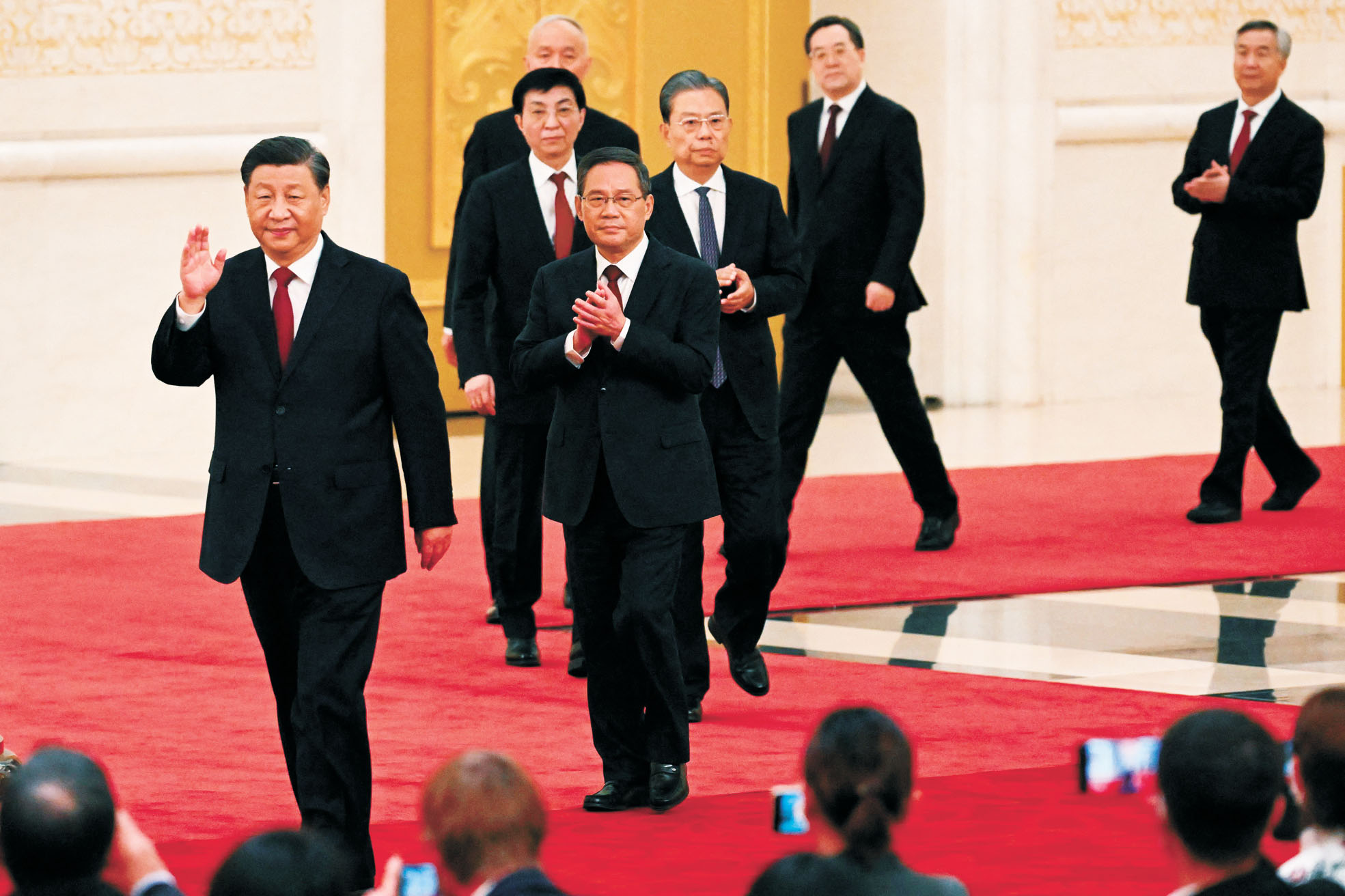 中共政治局常委揭曉 習近平率新班底亮相 | 星島日報