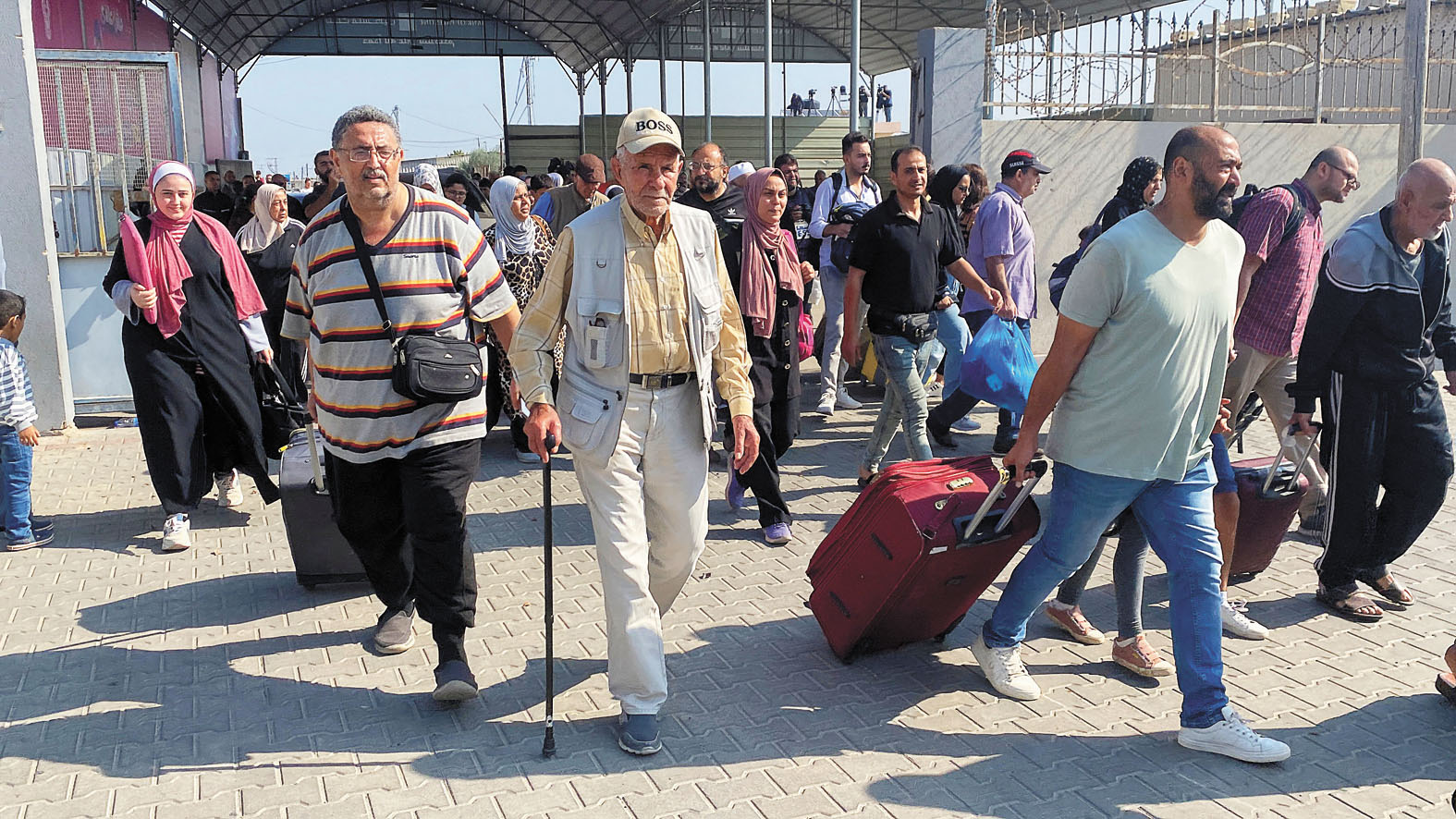 埃及政府：约1.6万人经拉法口岸从加沙地带抵达埃及 - 2023年12月11日, 俄罗斯卫星通讯社