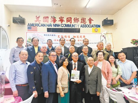 何奇《足跡憶往細說從頭》新書發表| 星島日報 何奇《足跡憶往細說從頭》新書發表| 星島日報